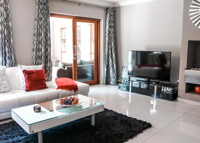 Modern Home In Pretoria Near Menlyn Mall