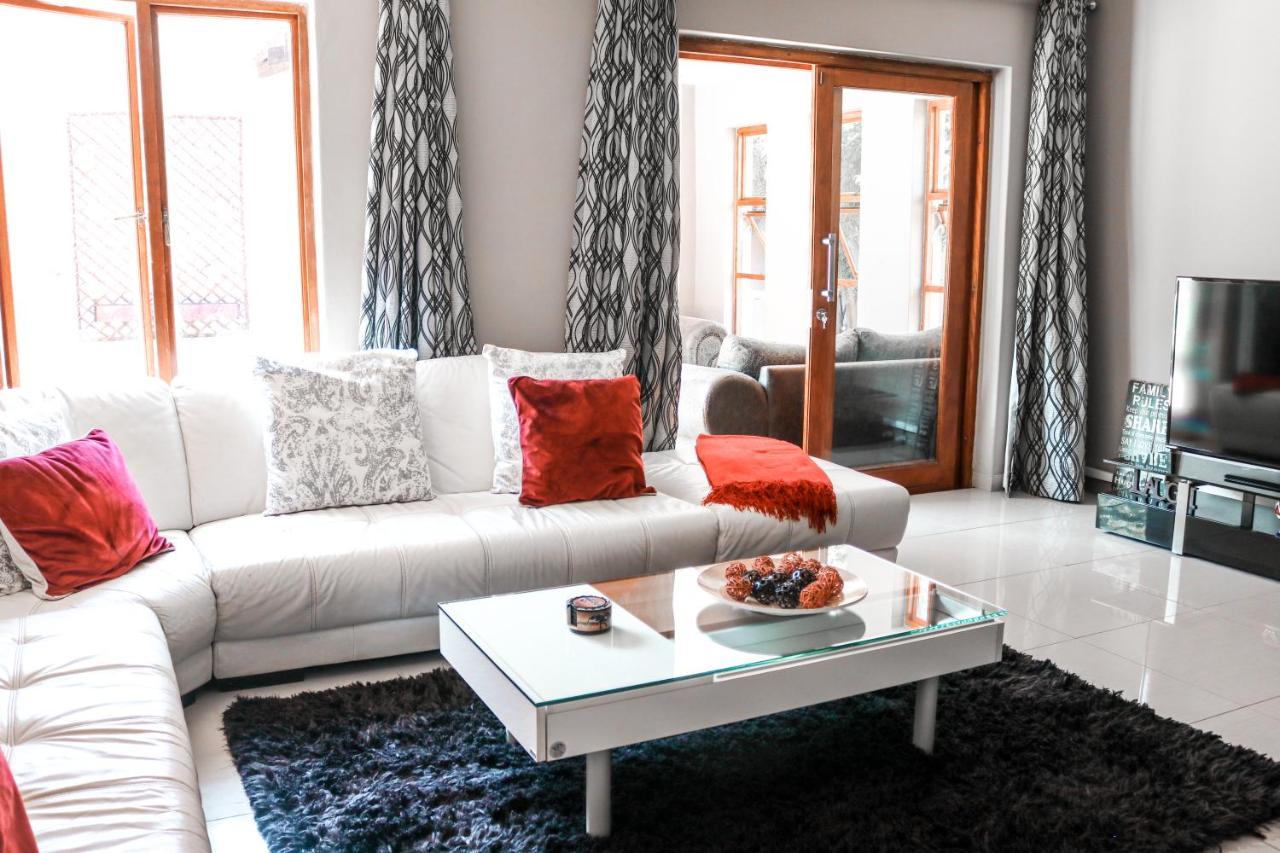 Modern In Near Menlyn Mall Holiday home
