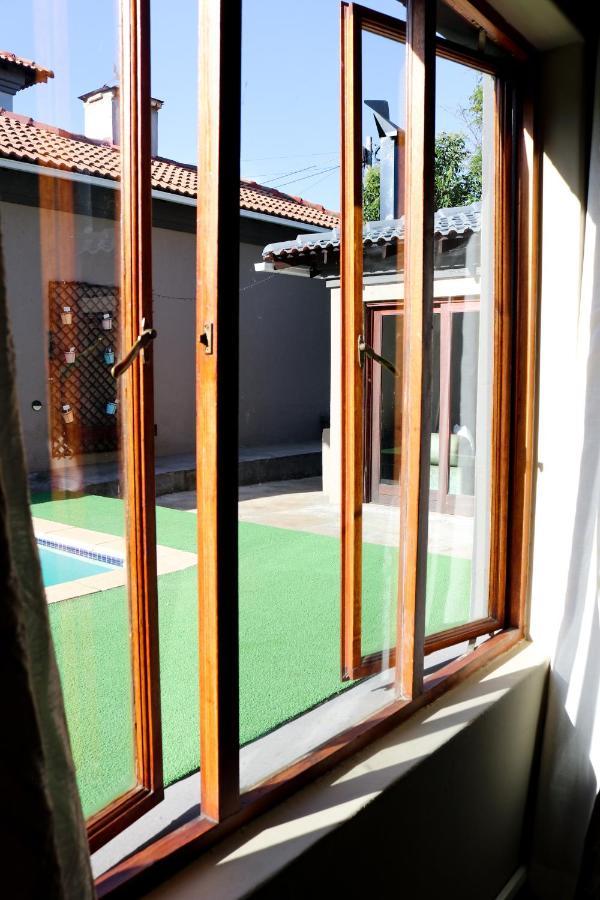Modern In Near Menlyn Mall Holiday home Pretoria