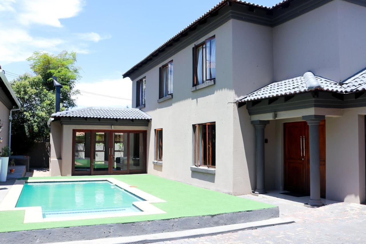 Modern In Near Menlyn Mall Holiday home *